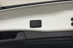 valkoinen Toyota RAV4 Plug-in 2022 kuva 12.