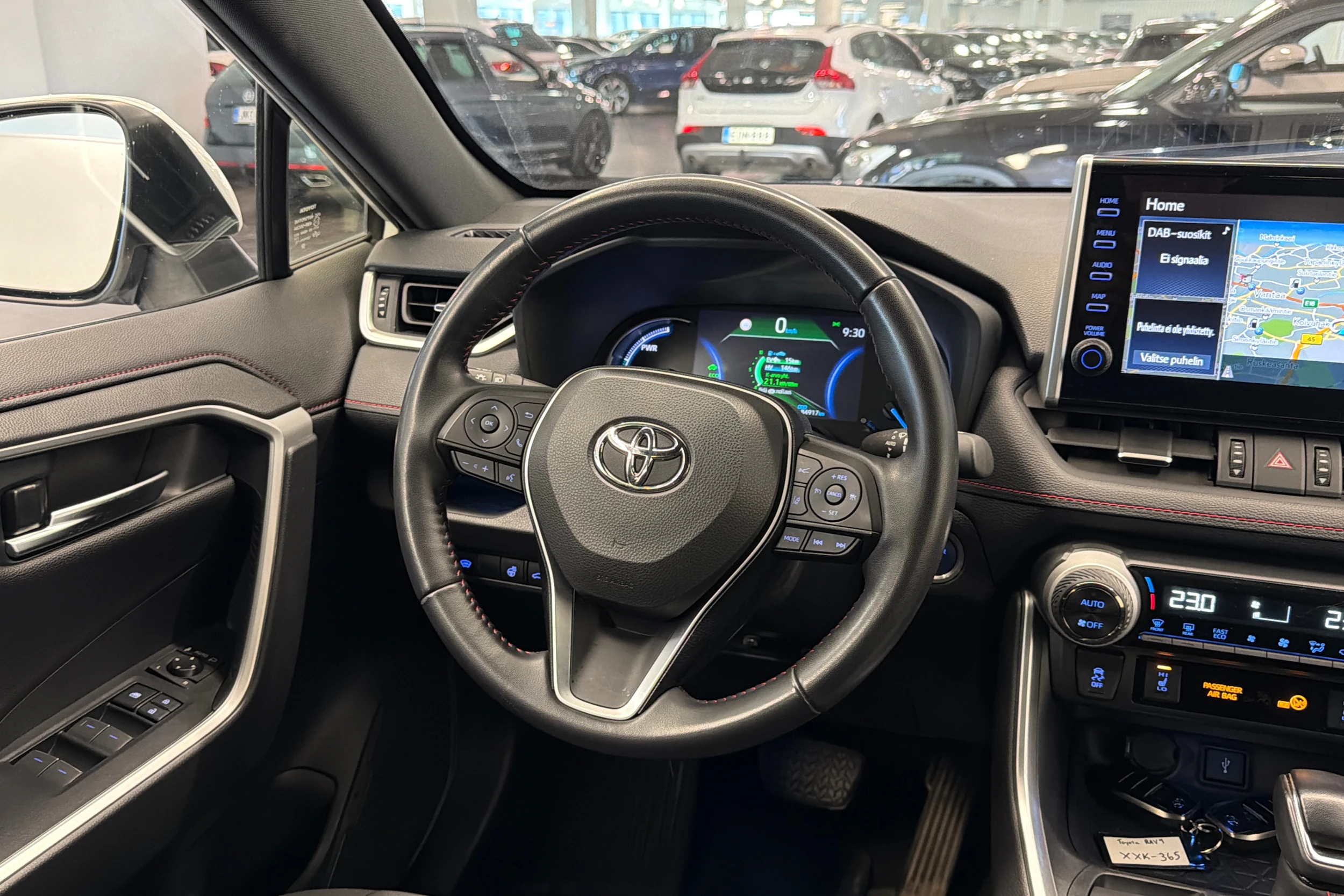 valkoinen Toyota RAV4 Plug-in 2022 kuva 14.