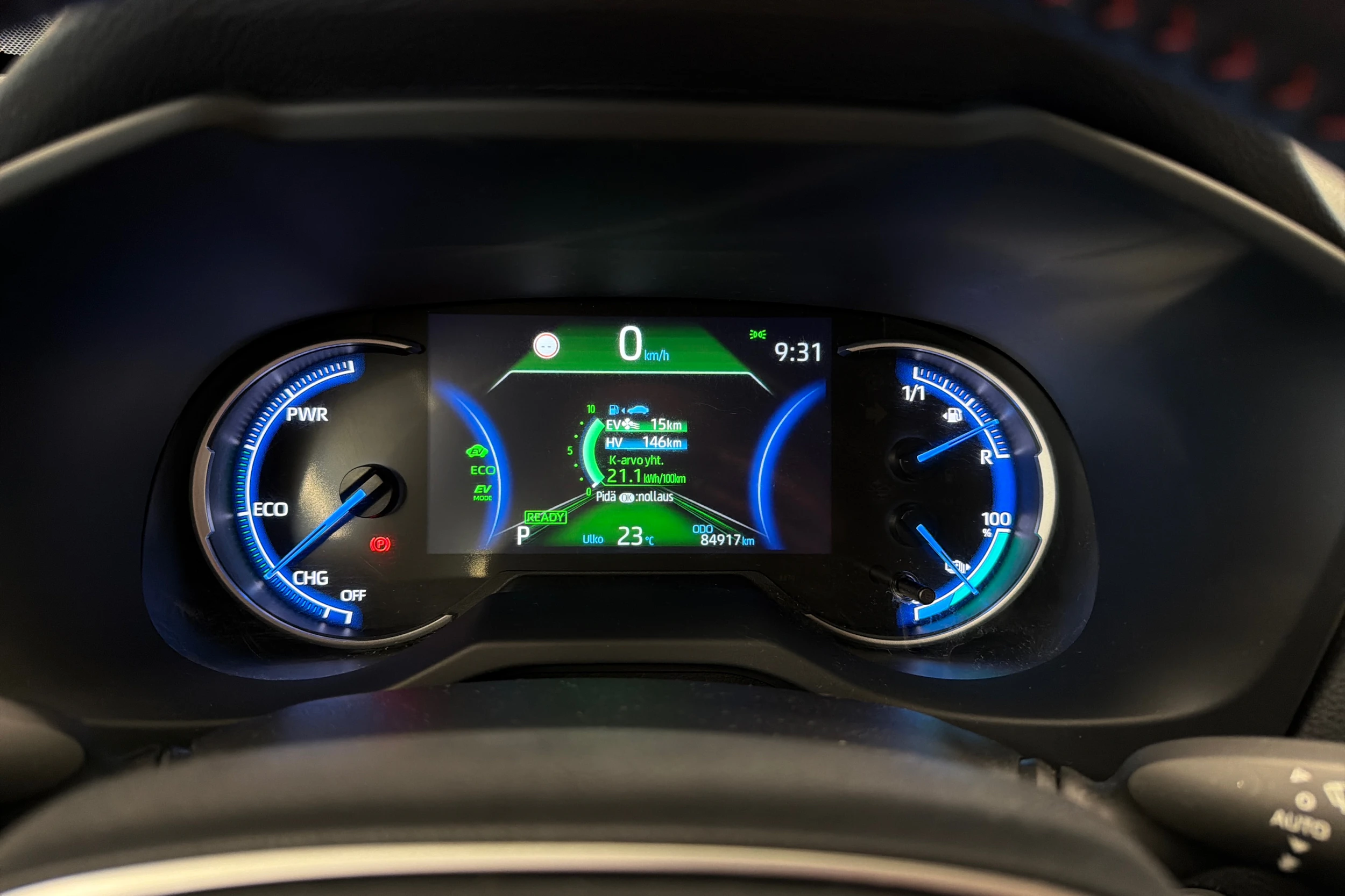 valkoinen Toyota RAV4 Plug-in 2022 kuva 17.