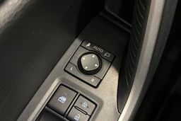 valkoinen Toyota RAV4 Plug-in 2022 kuva 19.