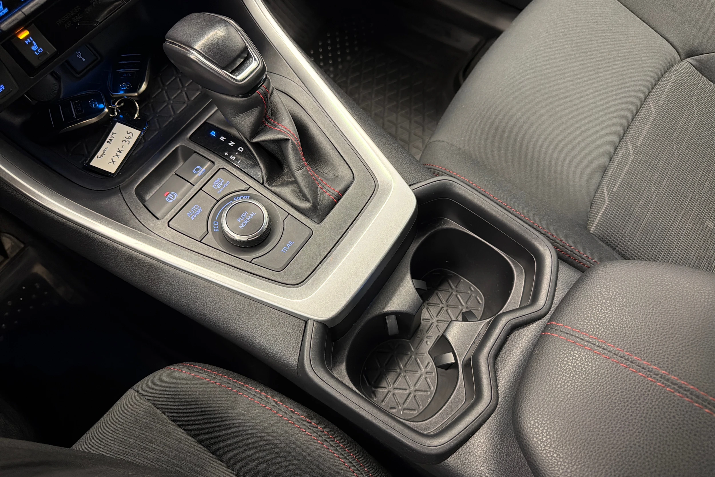 valkoinen Toyota RAV4 Plug-in 2022 kuva 20.