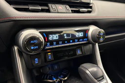 valkoinen Toyota RAV4 Plug-in 2022 kuva 22.