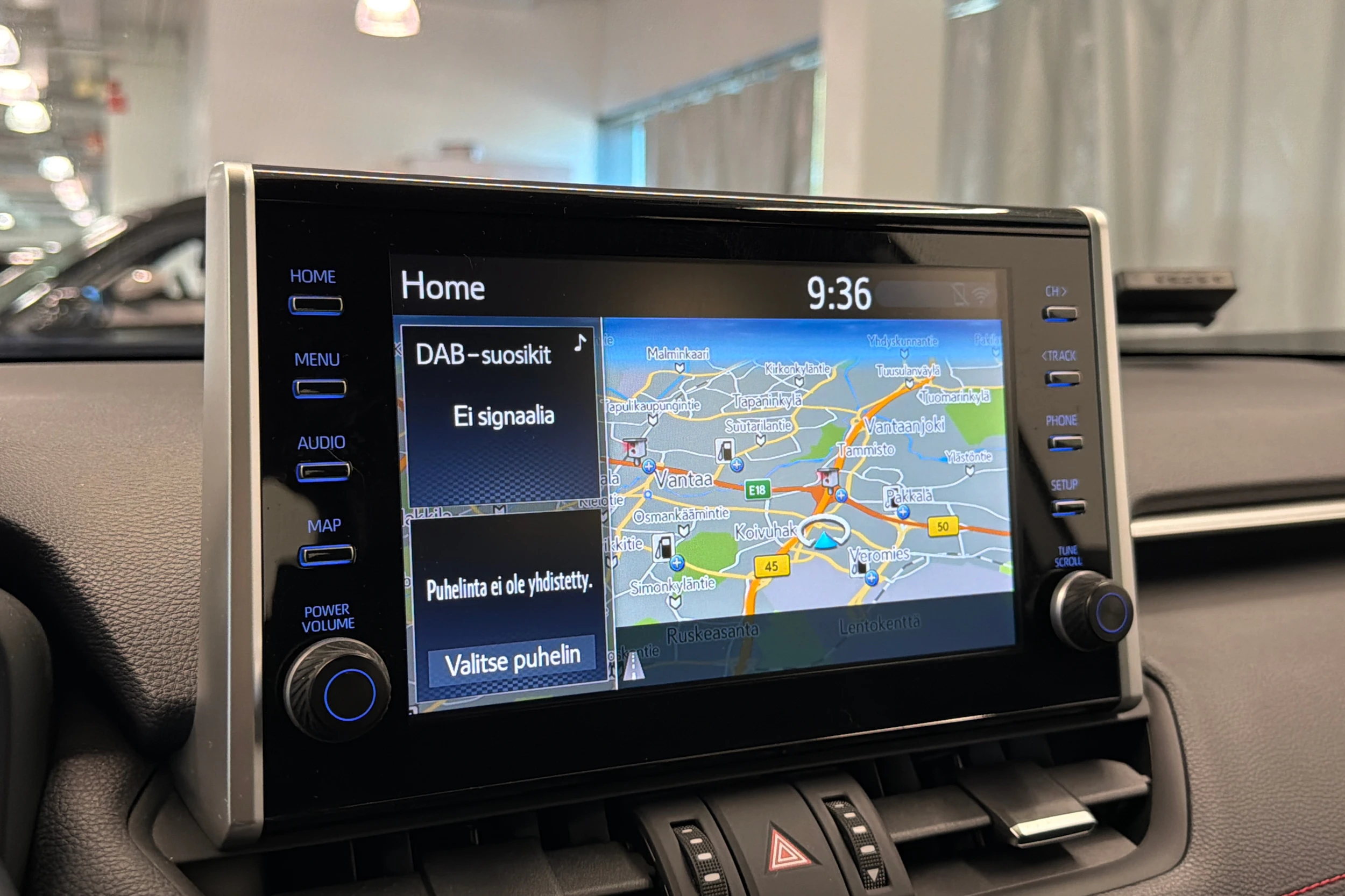 valkoinen Toyota RAV4 Plug-in 2022 kuva 23.