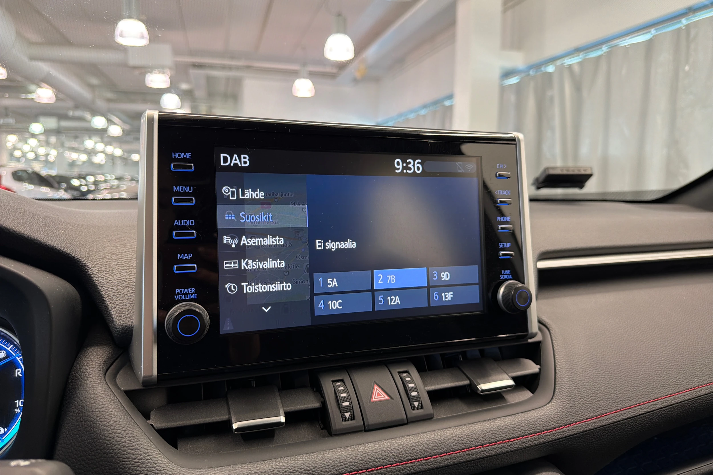 valkoinen Toyota RAV4 Plug-in 2022 kuva 25.
