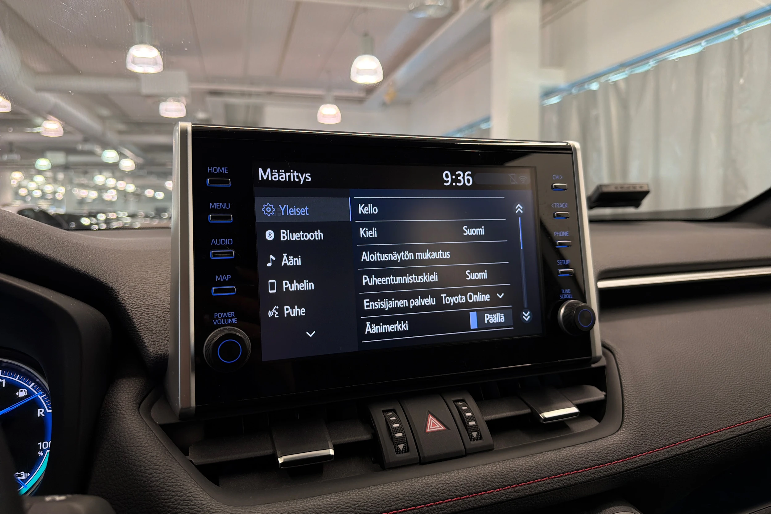valkoinen Toyota RAV4 Plug-in 2022 kuva 26.