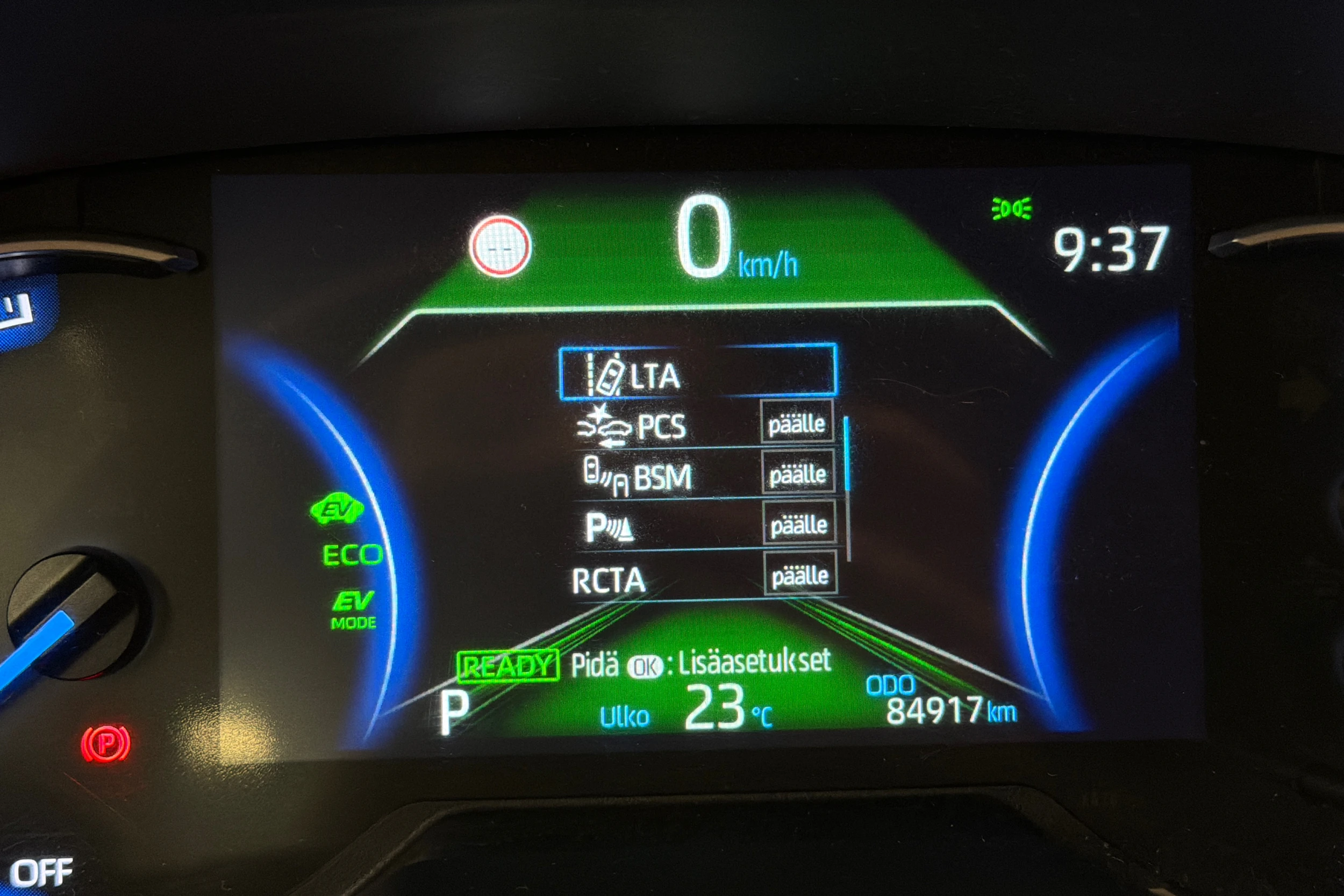 valkoinen Toyota RAV4 Plug-in 2022 kuva 27.