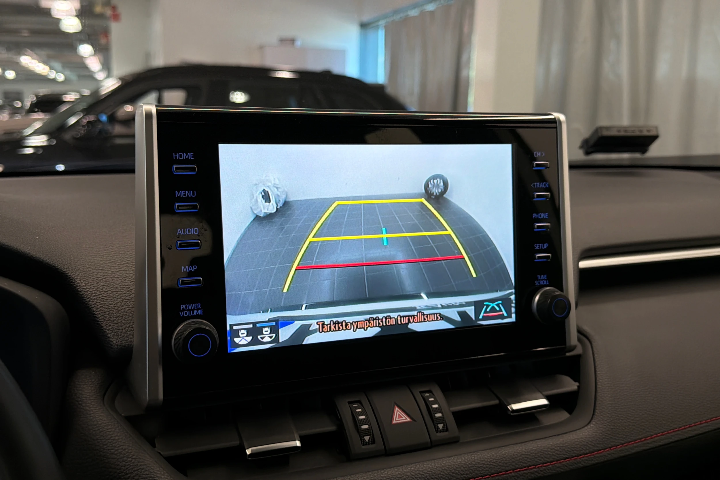 valkoinen Toyota RAV4 Plug-in 2022 kuva 29.