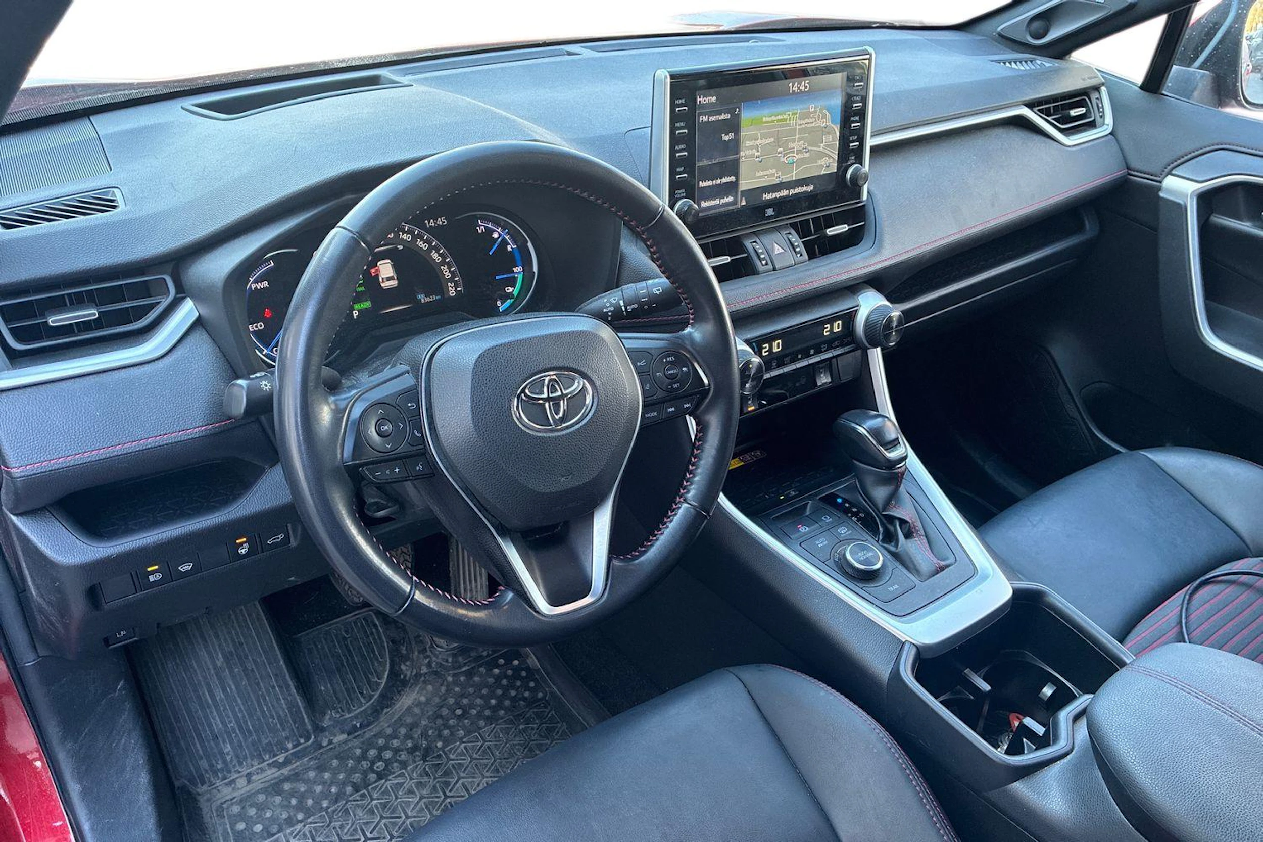 punainen Toyota RAV4 Plug-in 2022 kuva 3.