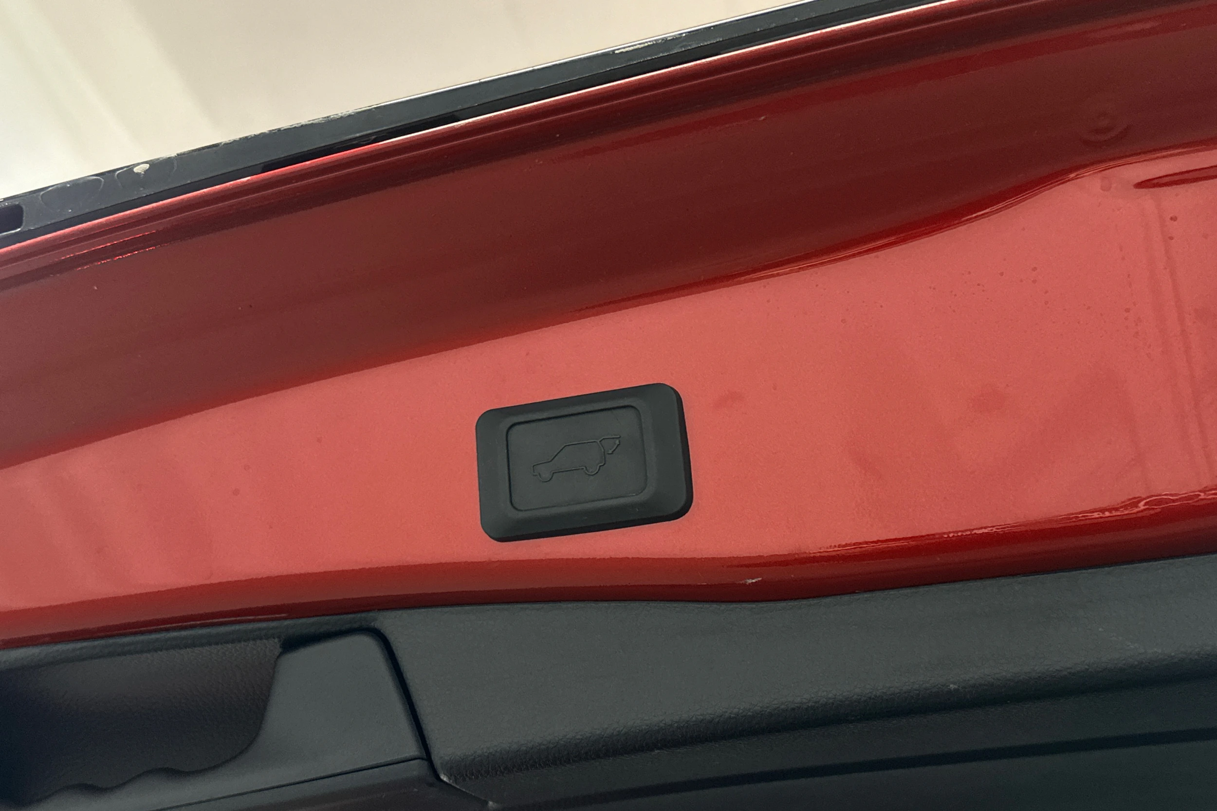 punainen Toyota RAV4 Plug-in 2023 kuva 16.