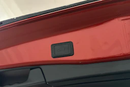 punainen Toyota RAV4 Plug-in 2023 kuva 16.