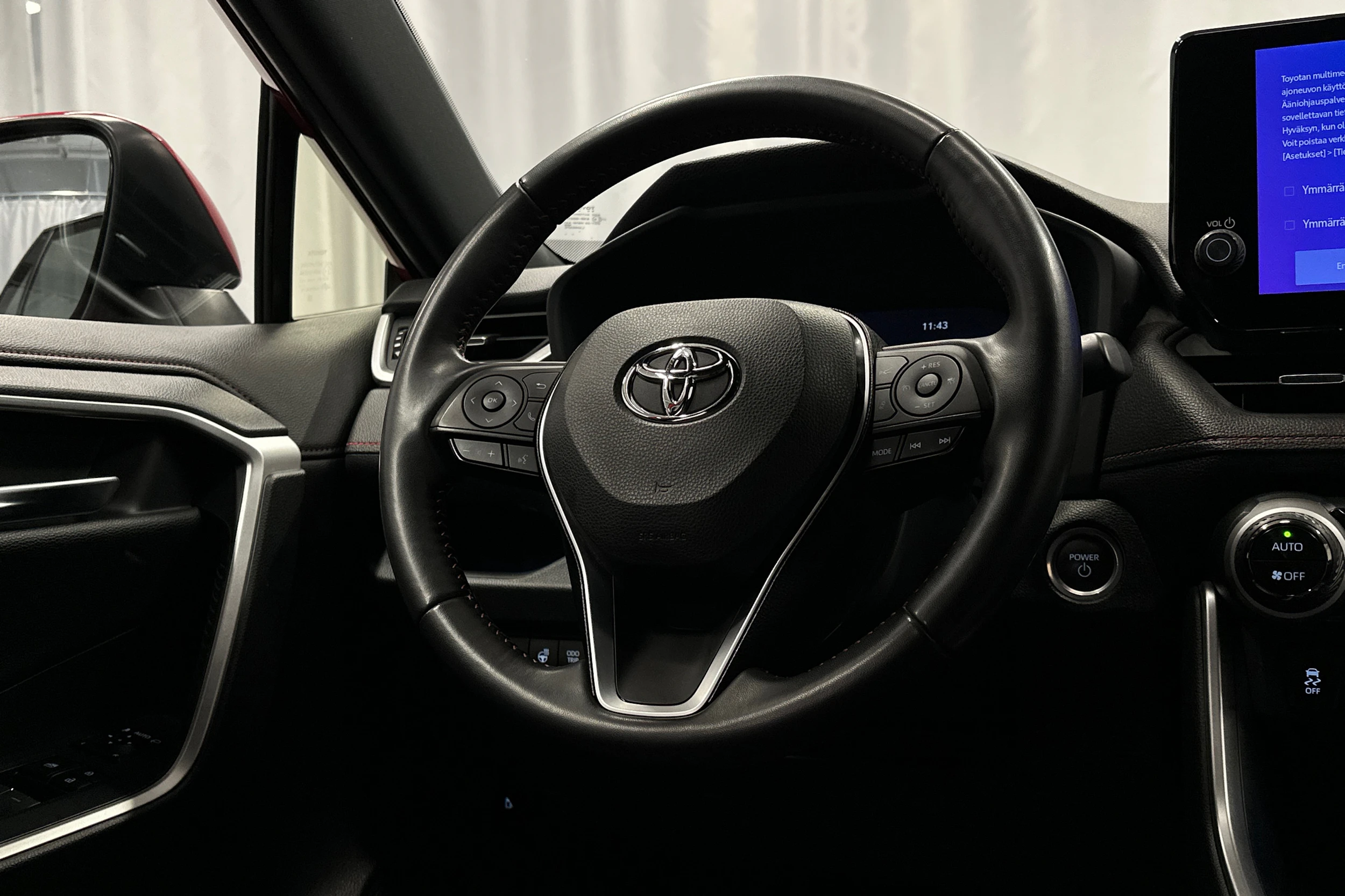 punainen Toyota RAV4 Plug-in 2023 kuva 20.