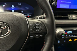 punainen Toyota RAV4 Plug-in 2023 kuva 22.