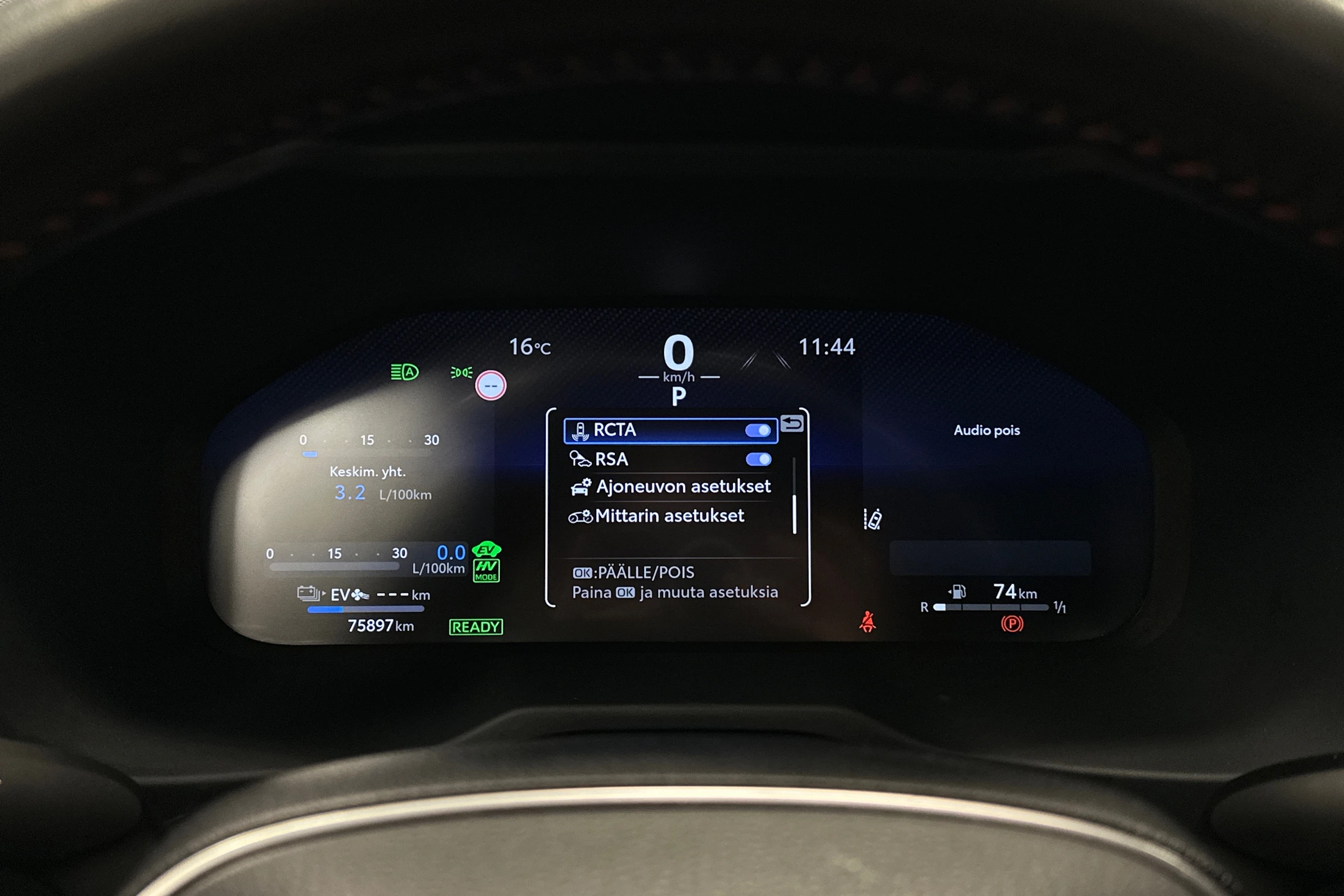 punainen Toyota RAV4 Plug-in 2023 kuva 25.