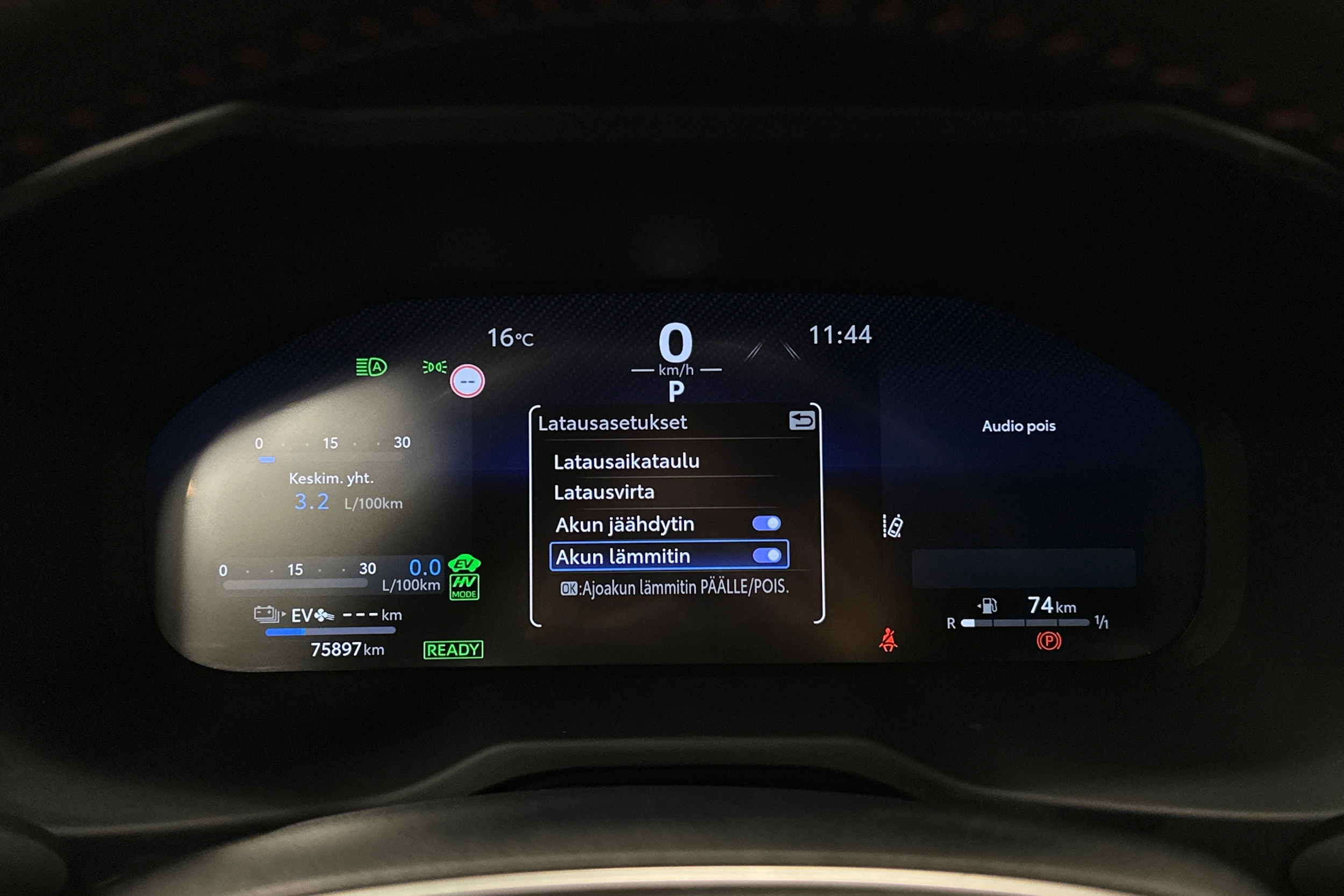 punainen Toyota RAV4 Plug-in 2023 kuva 27.
