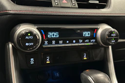 punainen Toyota RAV4 Plug-in 2023 kuva 29.
