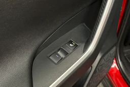 punainen Toyota RAV4 Plug-in 2023 kuva 30.