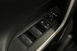 punainen Toyota RAV4 Plug-in 2023 kuva 33.