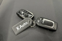 punainen Toyota RAV4 Plug-in 2023 kuva 34.