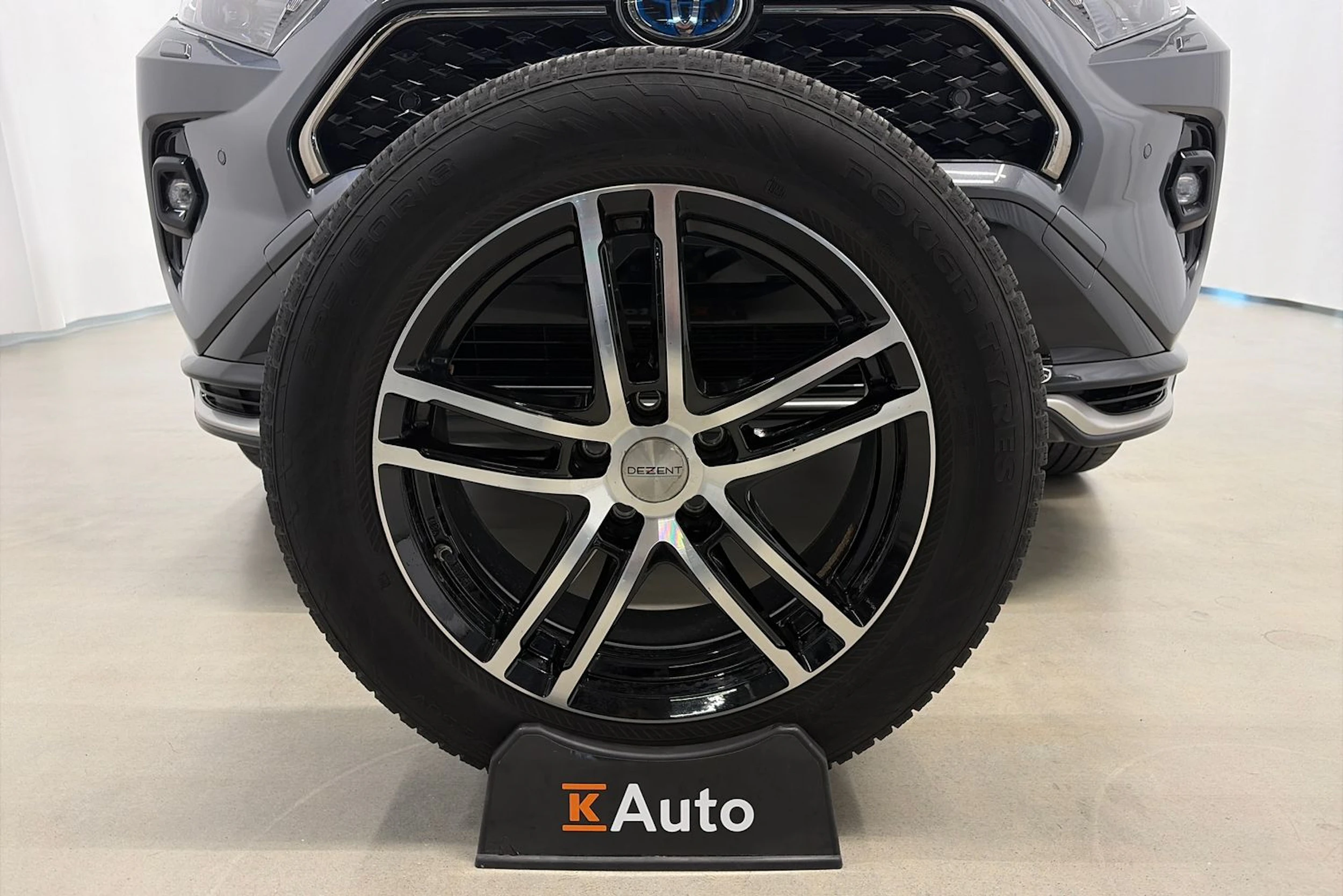 harmaa Toyota RAV4 Plug-in 2023 kuva 10.