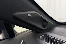 harmaa Toyota RAV4 Plug-in 2023 kuva 22.