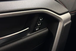 harmaa Toyota RAV4 Plug-in 2023 kuva 24.