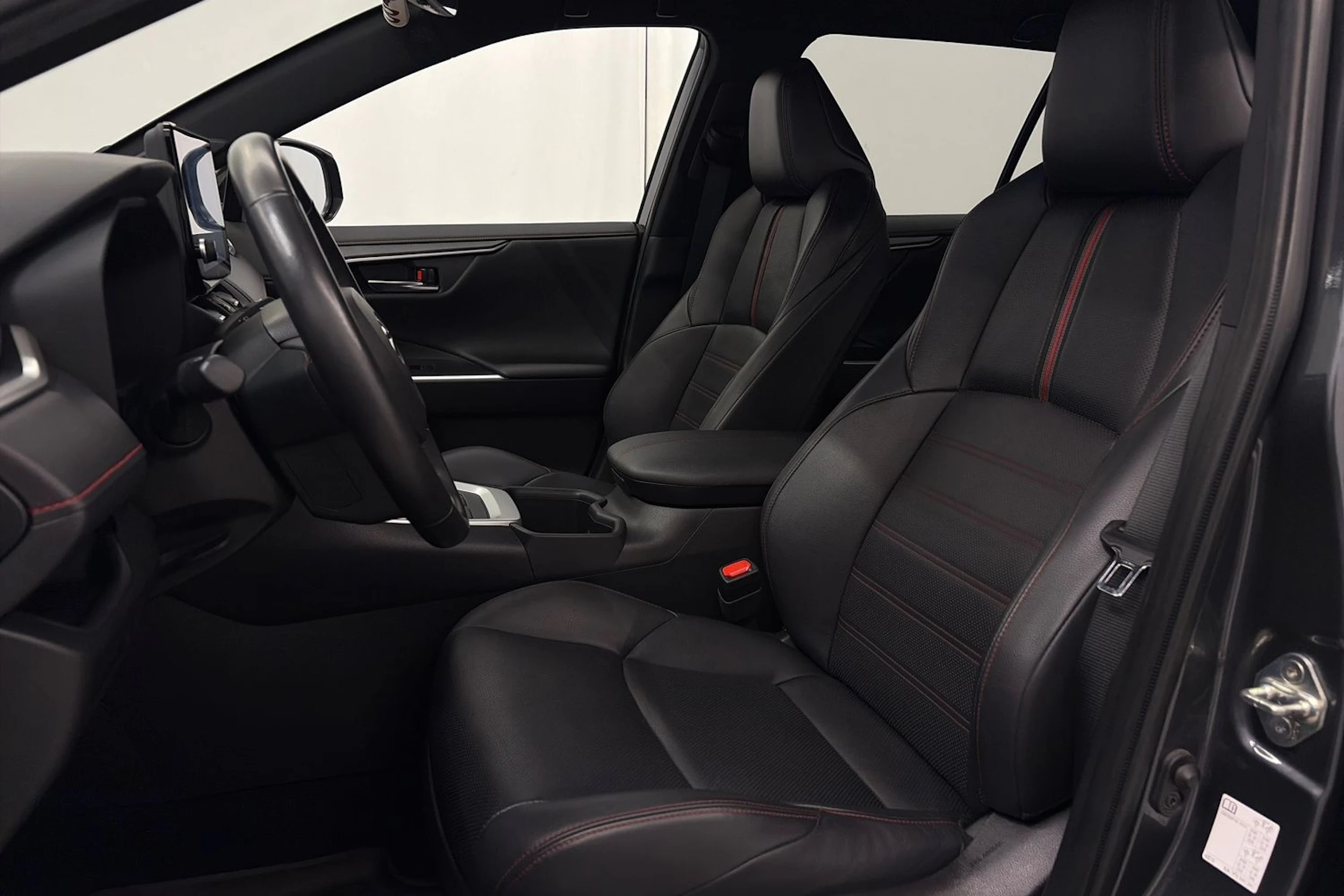 harmaa Toyota RAV4 Plug-in 2023 kuva 25.