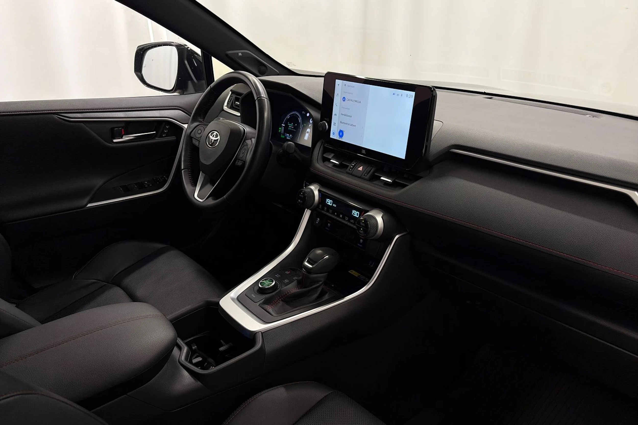 harmaa Toyota RAV4 Plug-in 2023 kuva 27.