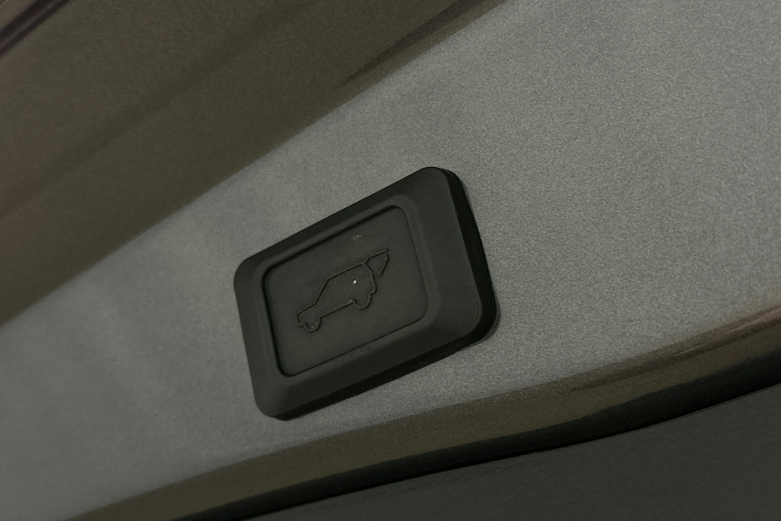 harmaa Toyota RAV4 Plug-in 2023 kuva 14.