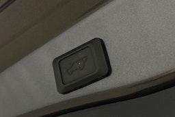 harmaa Toyota RAV4 Plug-in 2023 kuva 14.