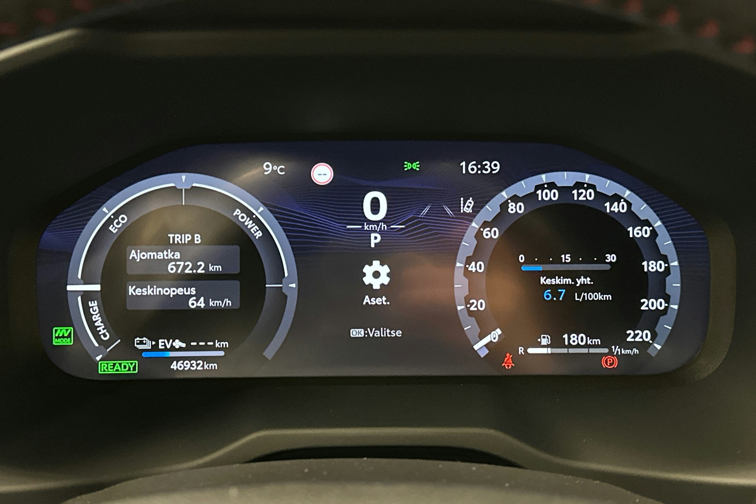 harmaa Toyota RAV4 Plug-in 2023 kuva 21.