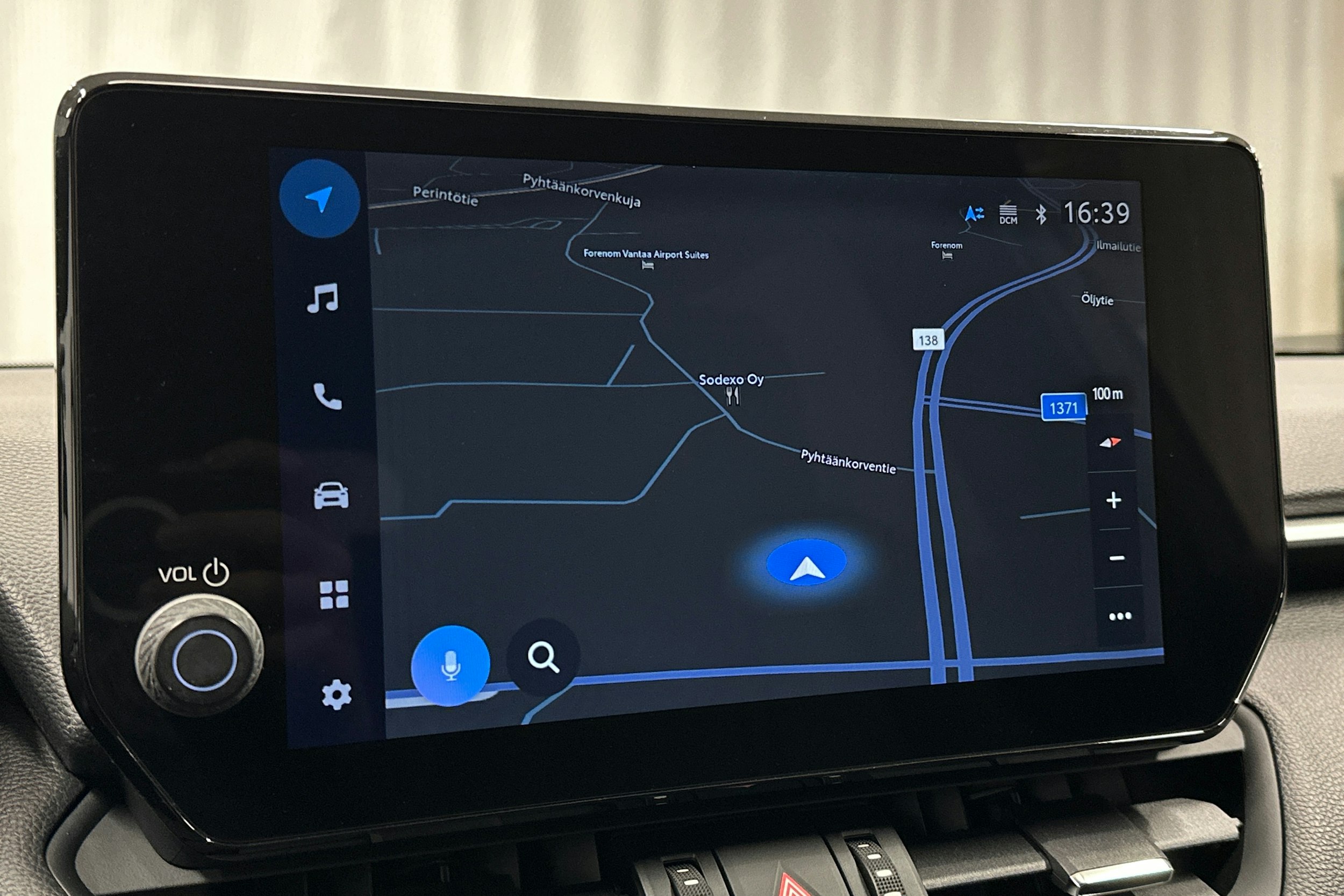 harmaa Toyota RAV4 Plug-in 2023 kuva 24.