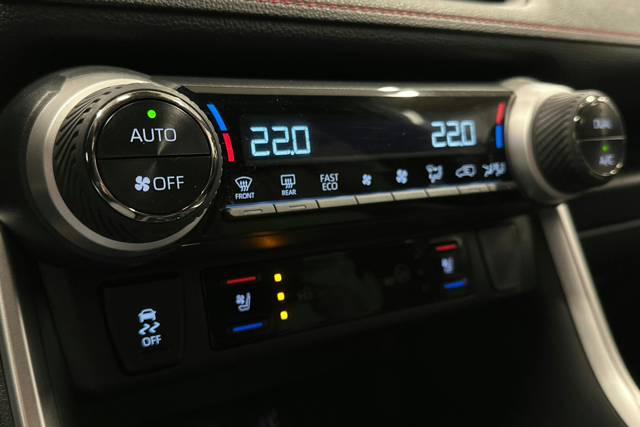 harmaa Toyota RAV4 Plug-in 2023 kuva 27.