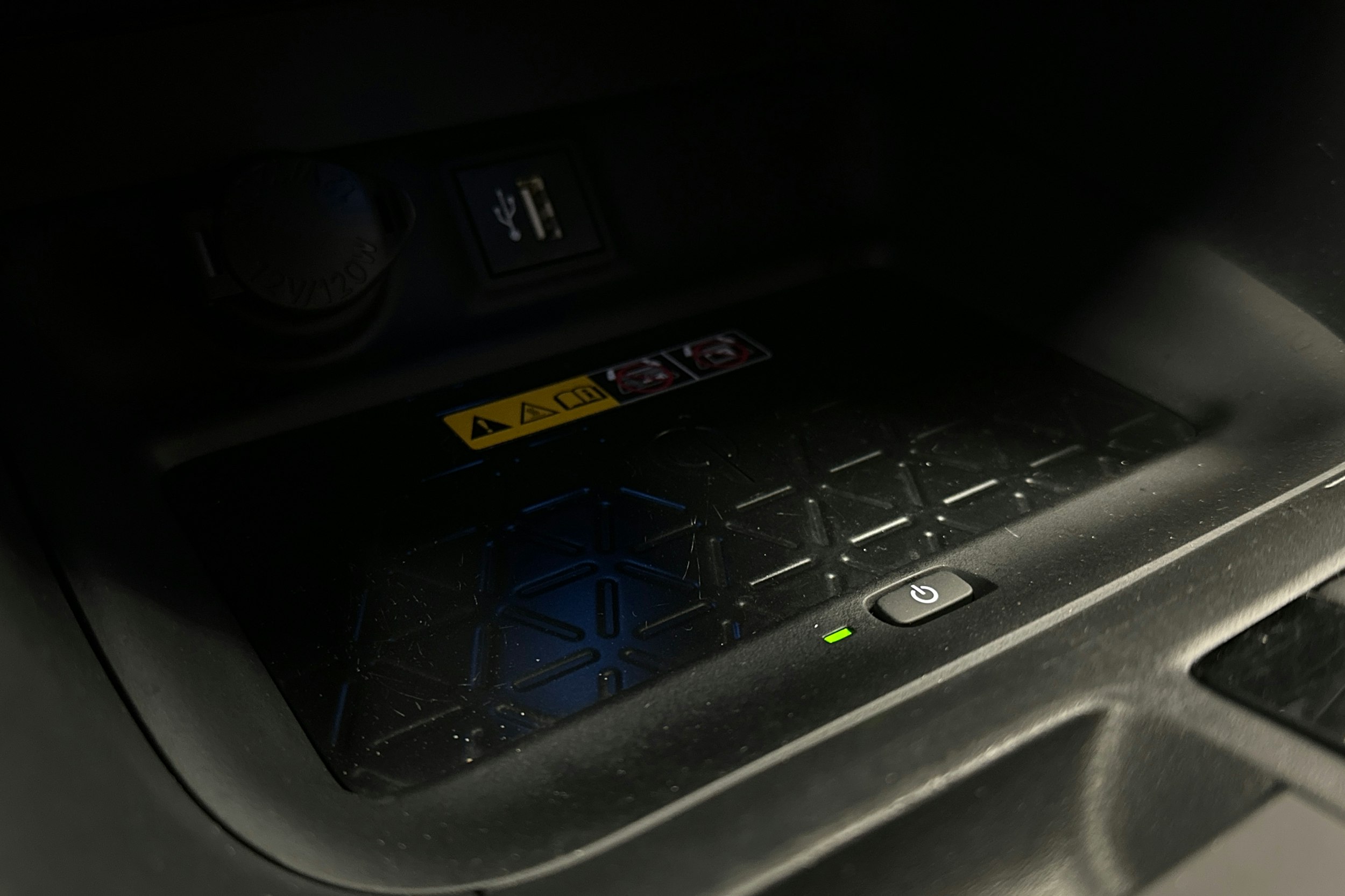 harmaa Toyota RAV4 Plug-in 2023 kuva 28.