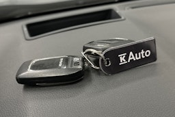 harmaa Toyota RAV4 Plug-in 2023 kuva 31.