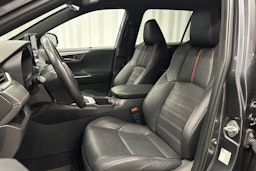 harmaa Toyota RAV4 Plug-in 2023 kuva 14.