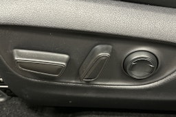 harmaa Toyota RAV4 Plug-in 2023 kuva 15.