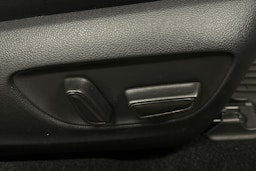 harmaa Toyota RAV4 Plug-in 2023 kuva 17.