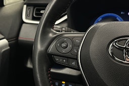 harmaa Toyota RAV4 Plug-in 2023 kuva 19.