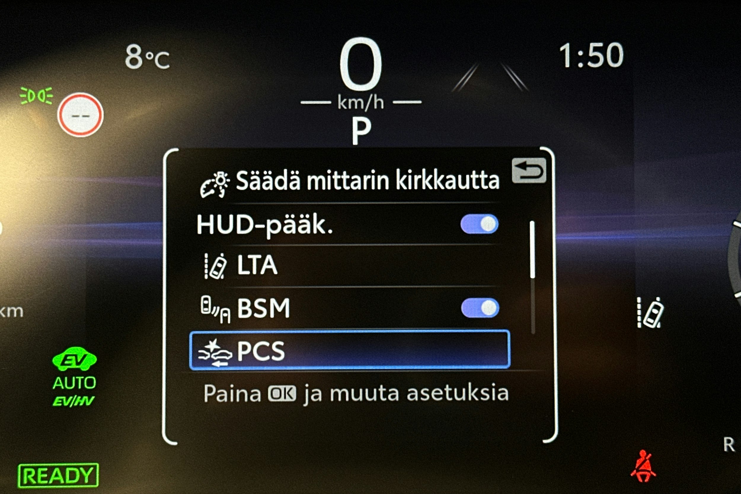 harmaa Toyota RAV4 Plug-in 2023 kuva 22.