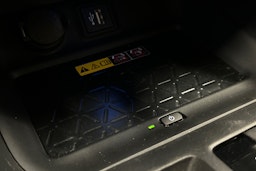 harmaa Toyota RAV4 Plug-in 2023 kuva 30.