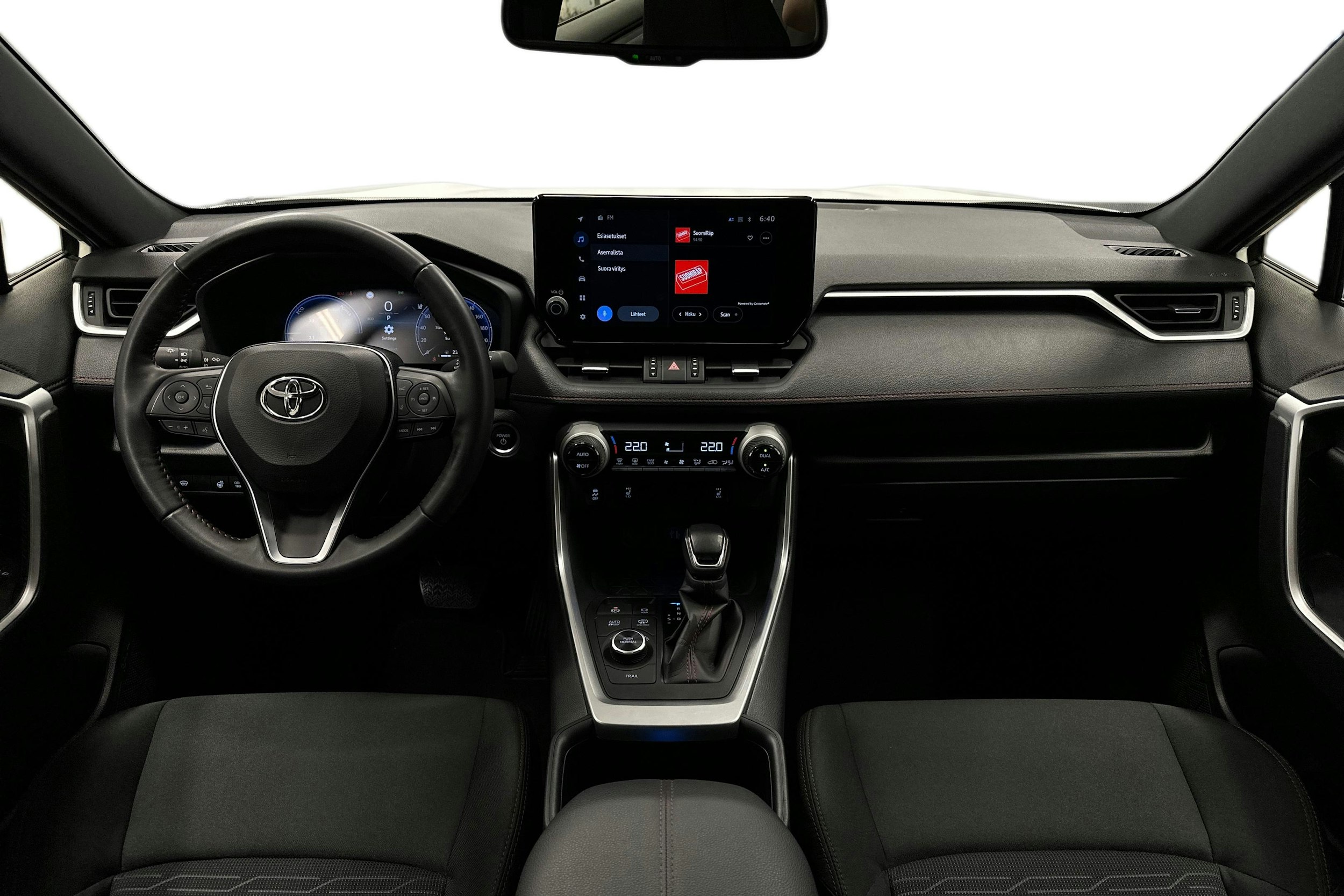 valkoinen Toyota RAV4 Plug-in 2023 kuva 9.
