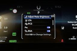 valkoinen Toyota RAV4 Plug-in 2023 kuva 22.