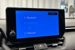 valkoinen Toyota RAV4 Plug-in 2023 kuva 23.