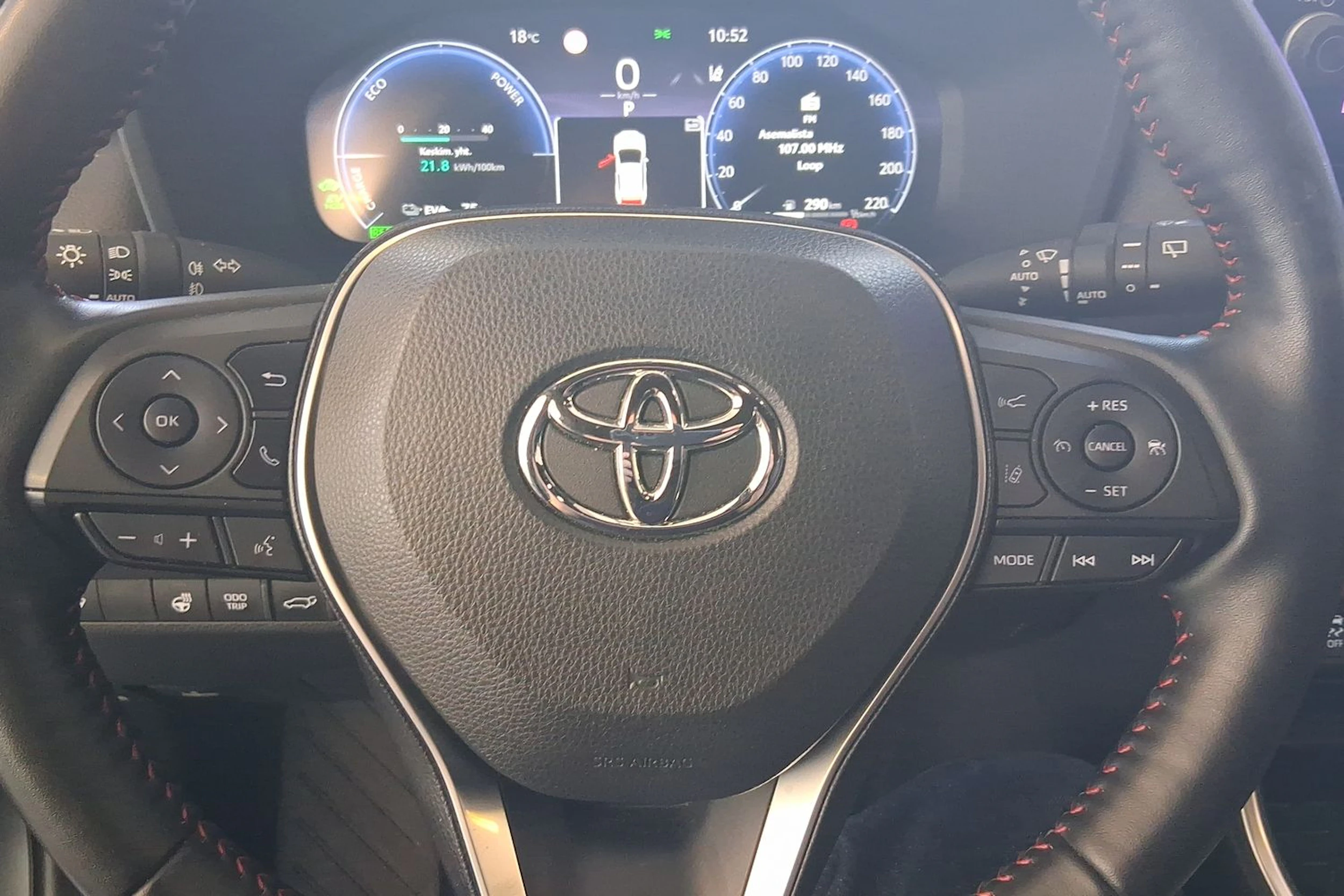 harmaa Toyota RAV4 Plug-in 2023 kuva 14.