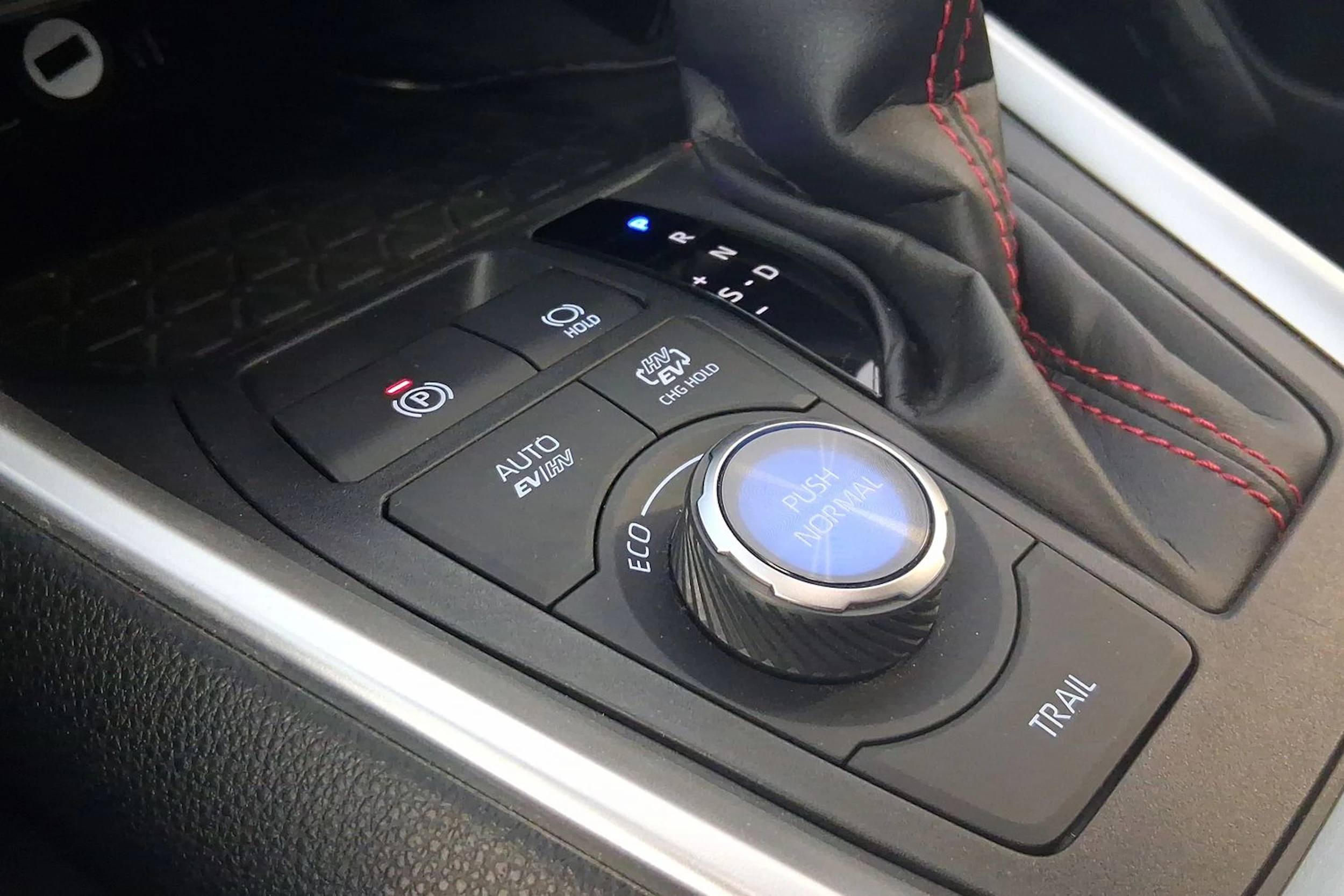 harmaa Toyota RAV4 Plug-in 2023 kuva 16.