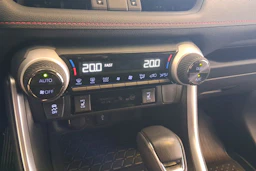 met. punainen Toyota RAV4 Plug-in 2023 kuva 13.