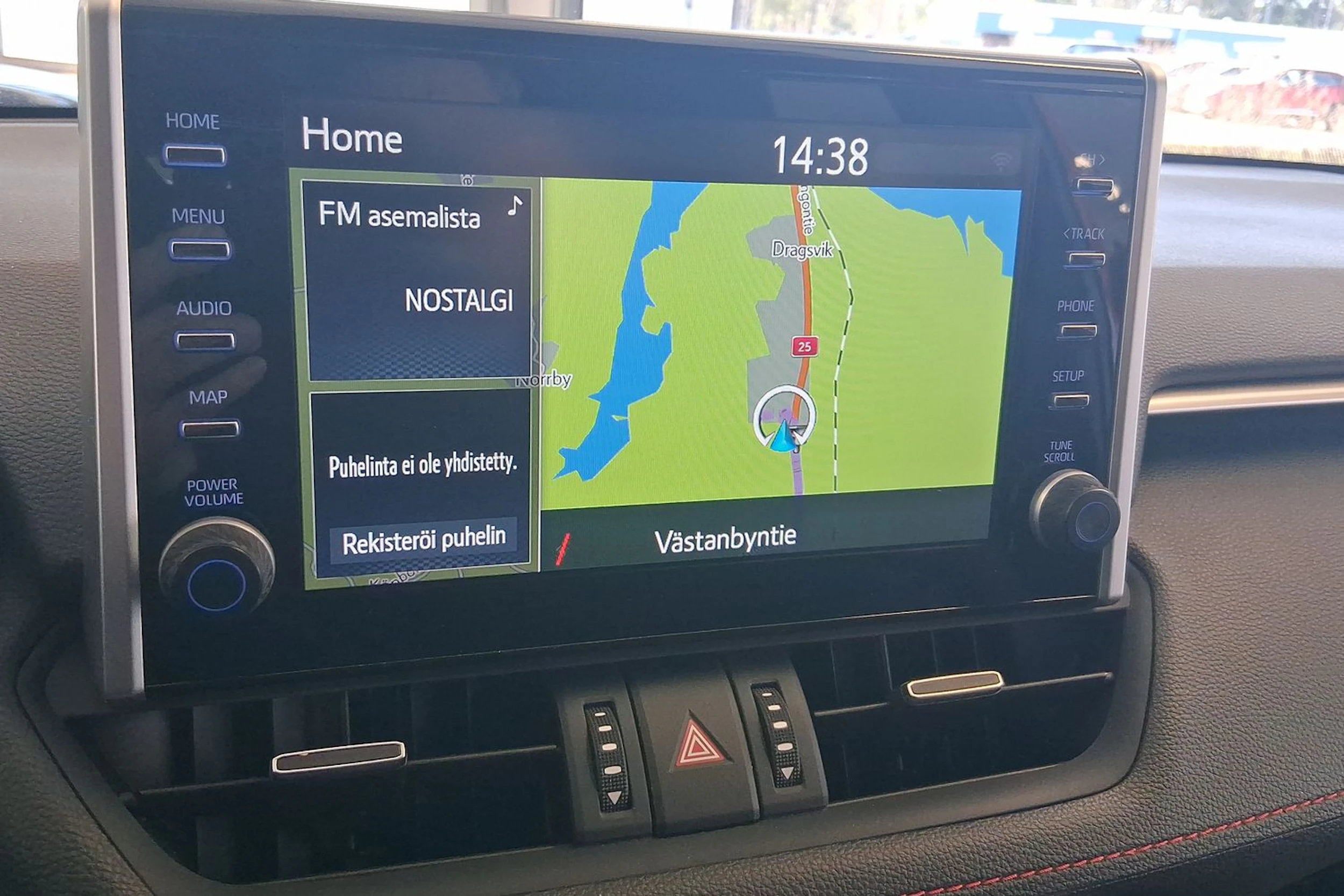 met. punainen Toyota RAV4 Plug-in 2023 kuva 14.
