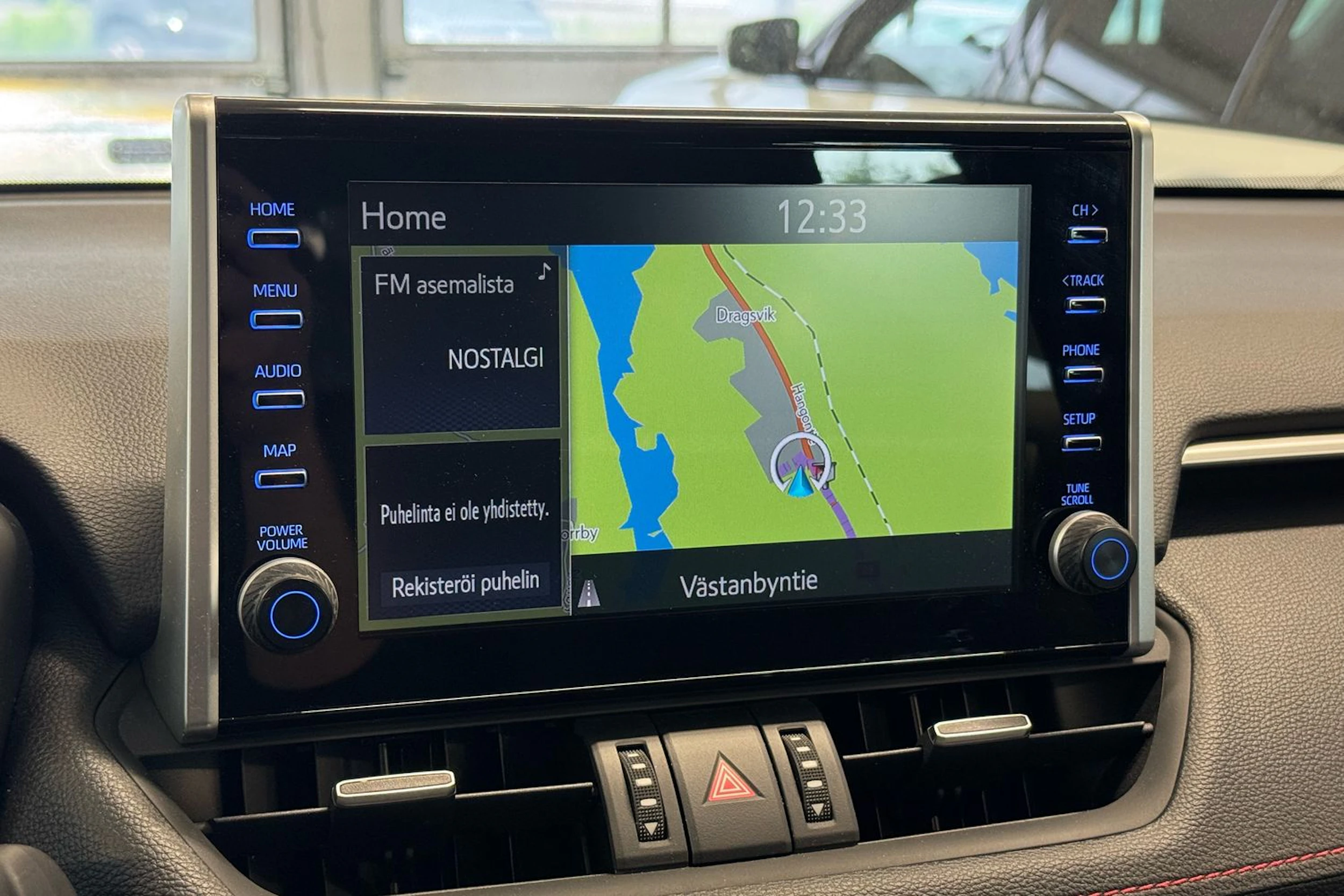 met. punainen Toyota RAV4 Plug-in 2023 kuva 20.