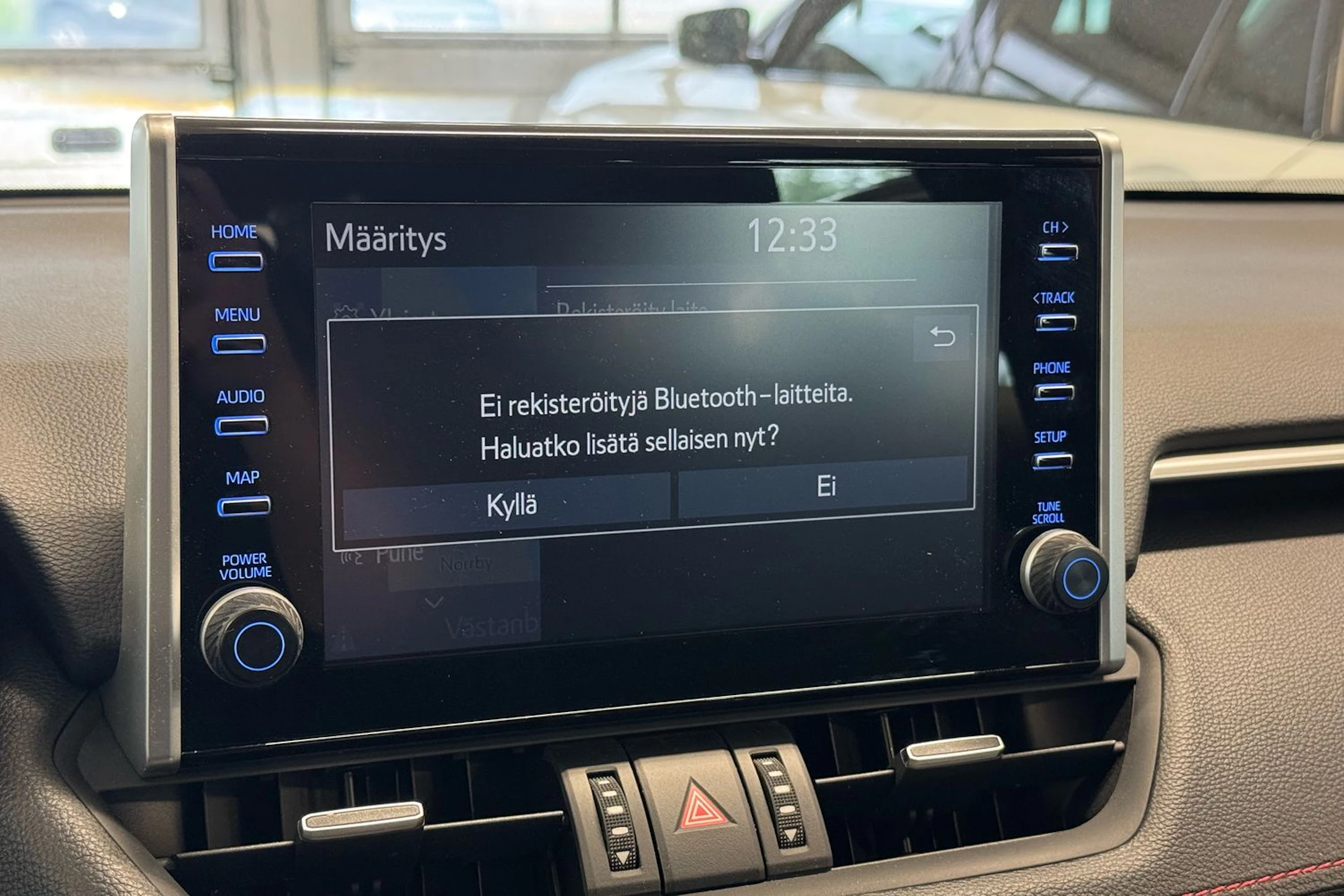 met. punainen Toyota RAV4 Plug-in 2023 kuva 22.