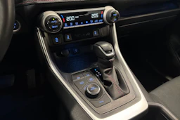 met. punainen Toyota RAV4 Plug-in 2023 kuva 24.